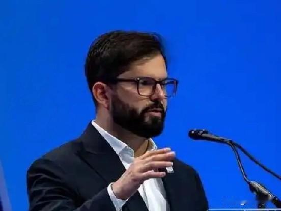 智利总统博里奇向全世界发出紧急呼吁，警惕美国再重演！刚刚，智利总统博里奇表示