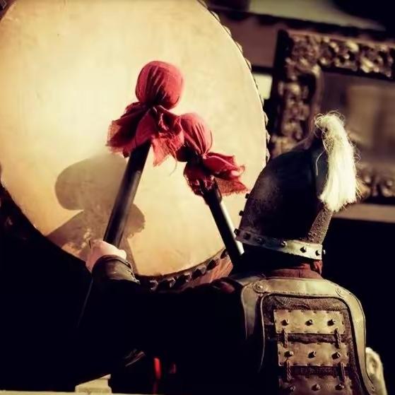 年羹尧围城久攻不下，正发愁时，一个老兵说：把战鼓换成锣敲说出来你可能不信，