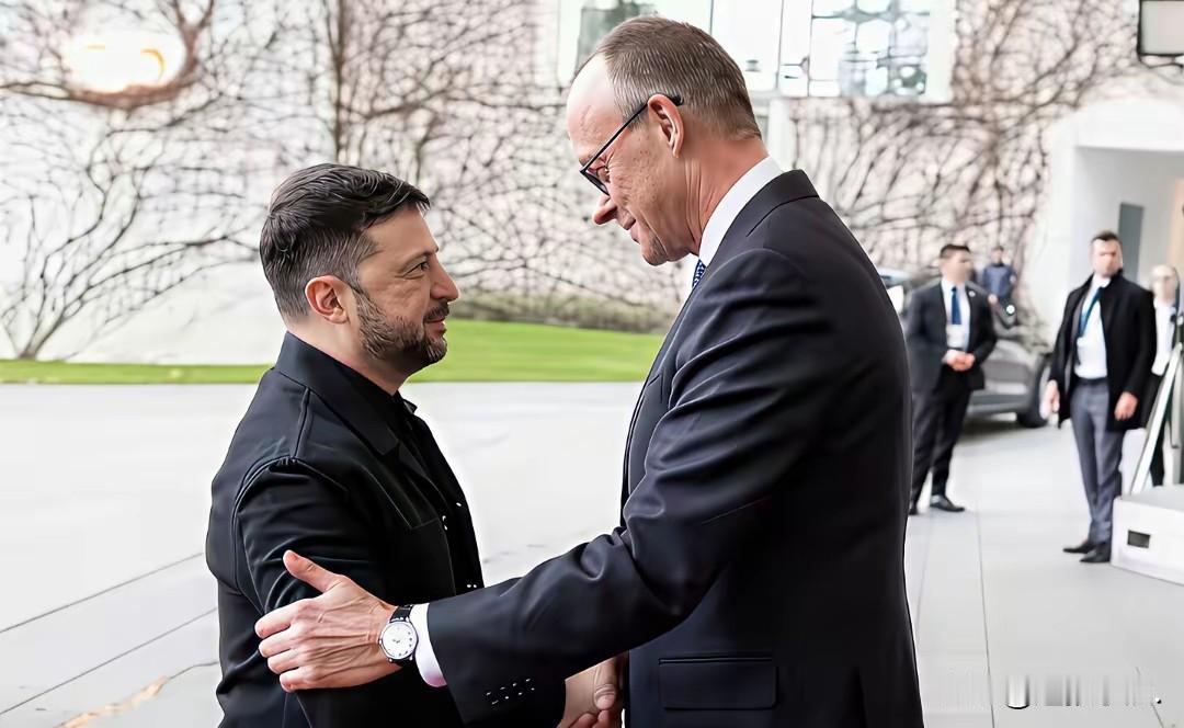 泽连斯基这场豪赌，眼看是要赌输了。当初他毅然选择全面抵抗，把国运押在西方毫无