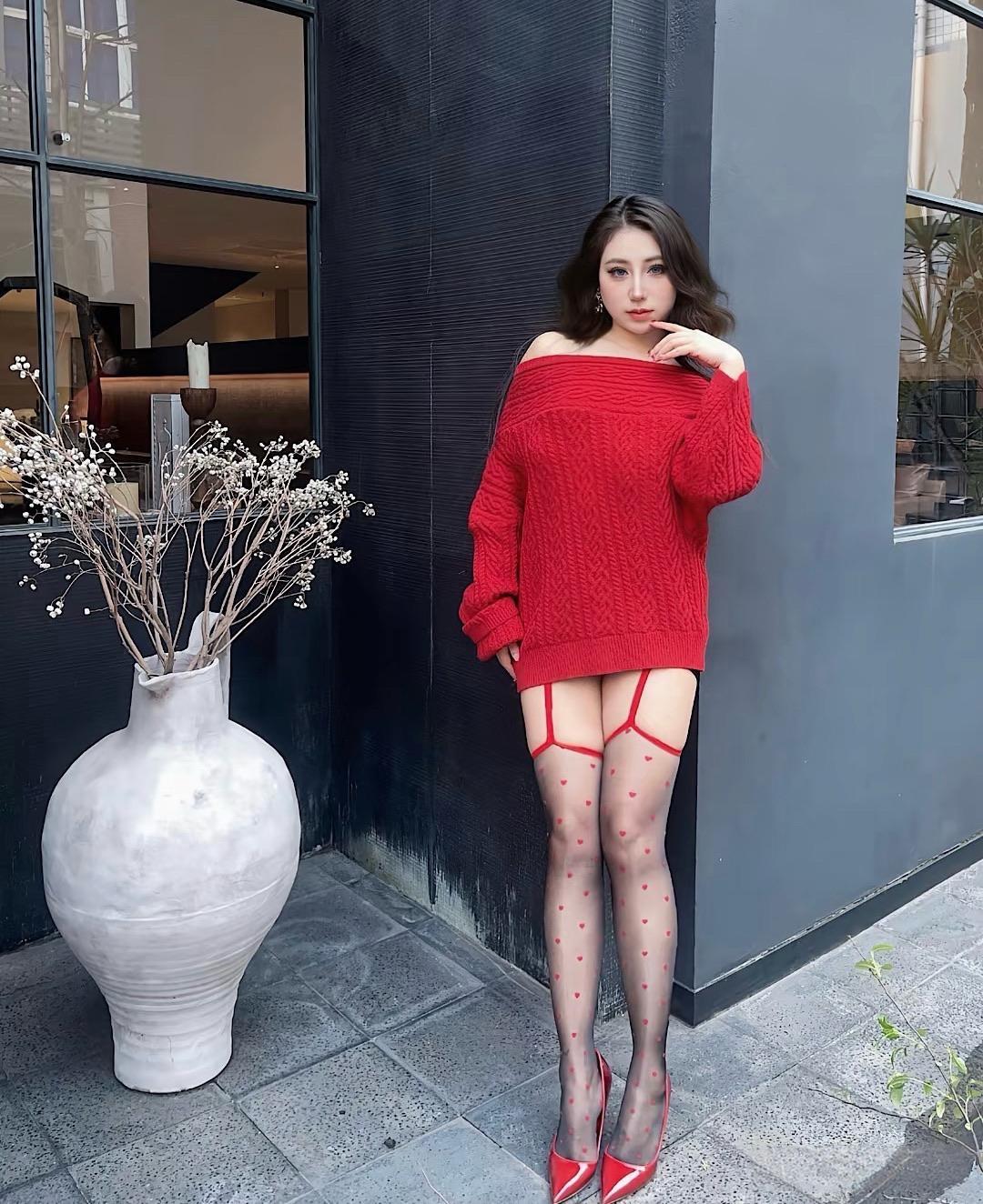 红色挺讨人喜欢的