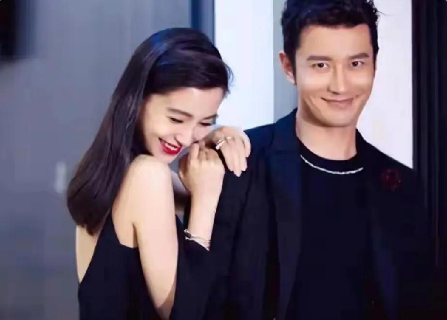 青岛家族宴会上，黄晓明带小海绵赴宴，尽显宝贝待遇，可叶珂和女儿却全程缺席，好似“