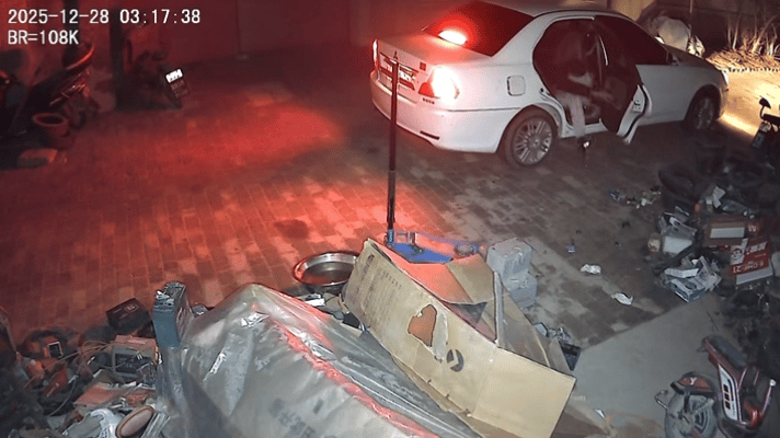 夜幕下，白色轿车里伸出的黑手......1月5日上午，山东滨州，博兴县湖滨镇