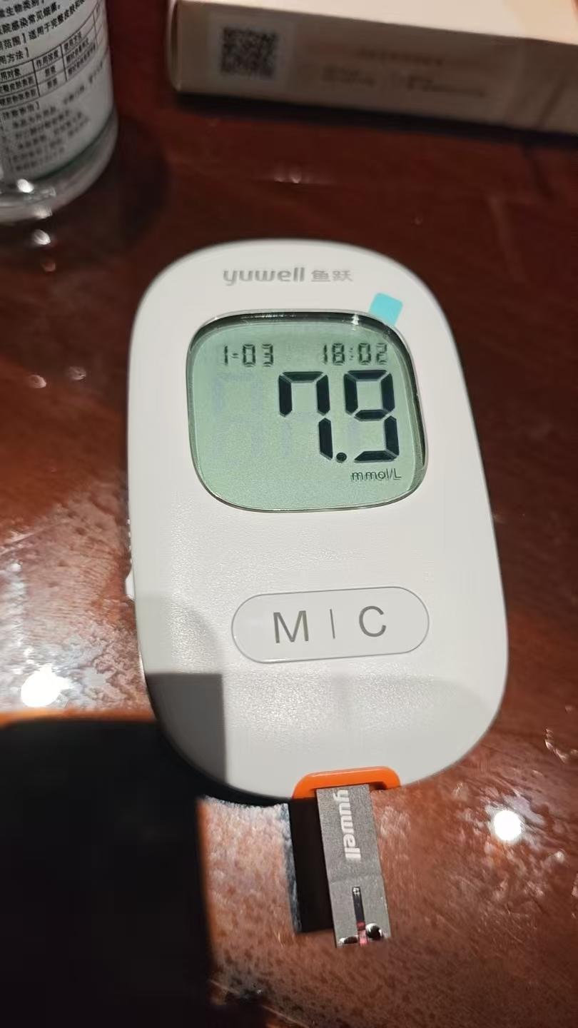 老师认为，西药确定能有效控制血糖指标，但单靠控糖并不能完全阻止糖尿病并发症的发生