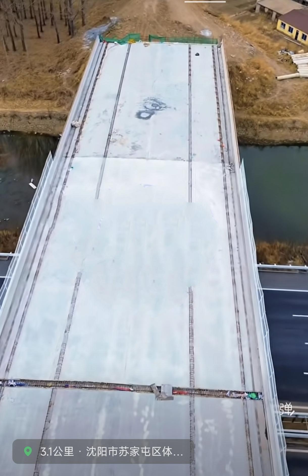 苏家屯葵松路跨线桥已经完工大半，只要把两边的辅路修上就可以通车了，这是很幸福的事