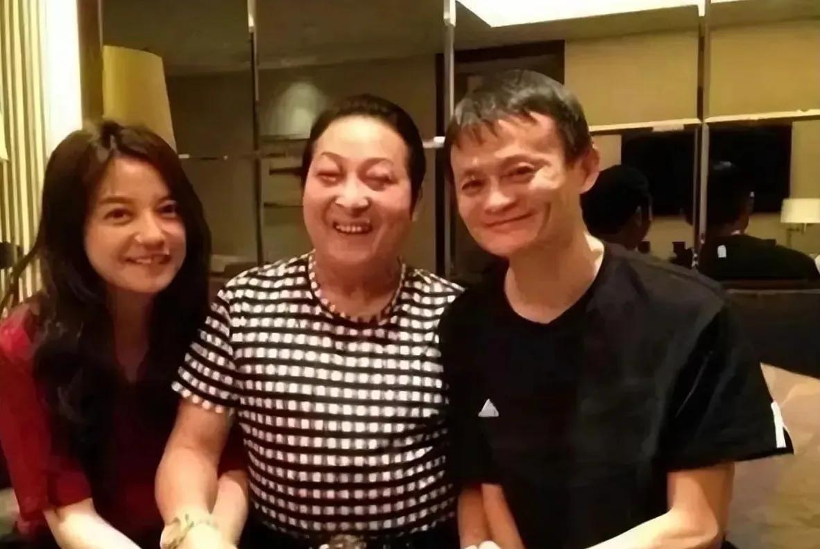 马云貌似比较克大师。之前跟王林大师关系交好，多出去家中拜访。结果没多久王林大
