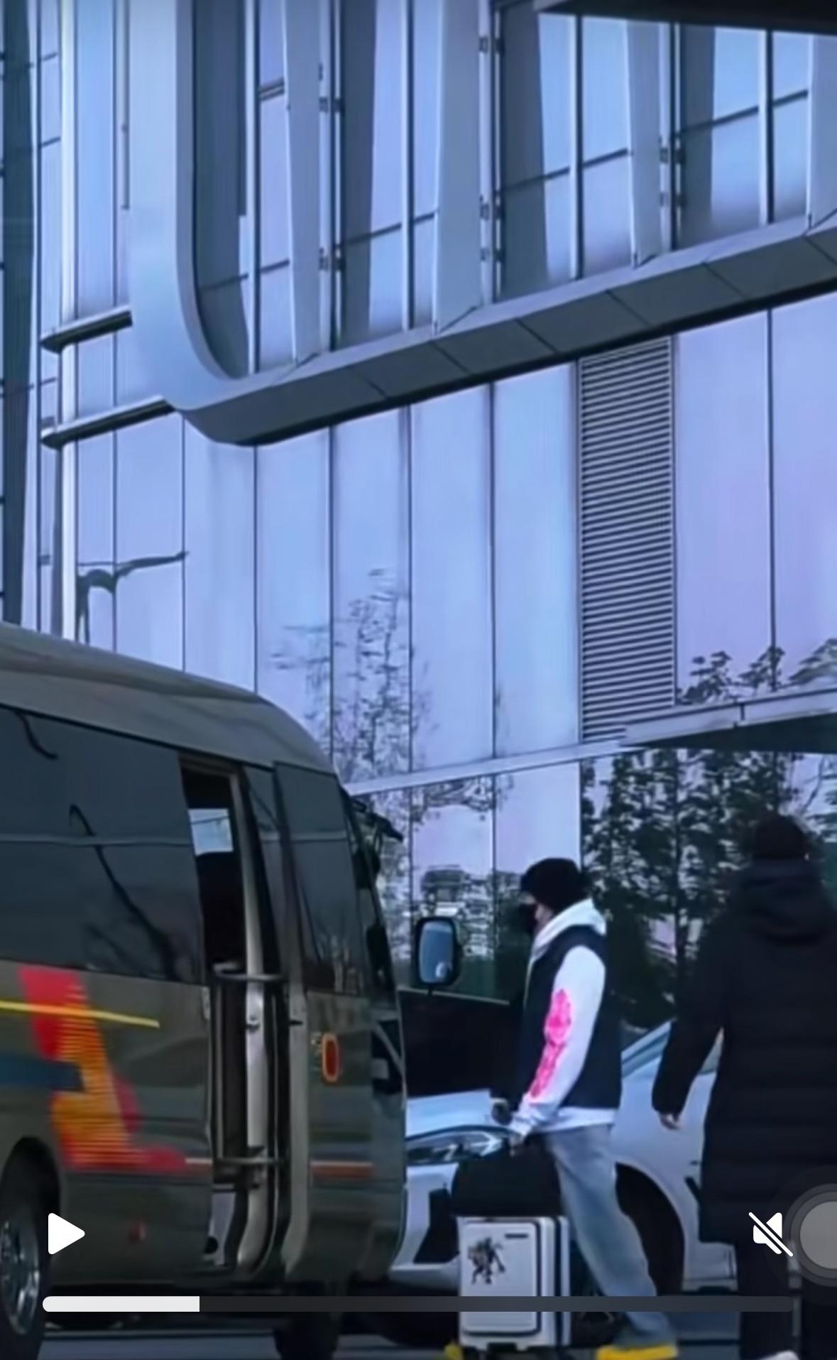 12月29日王楚钦圆满结束乒超总决赛之旅载誉回京啦2025赛季乒超联赛总决赛