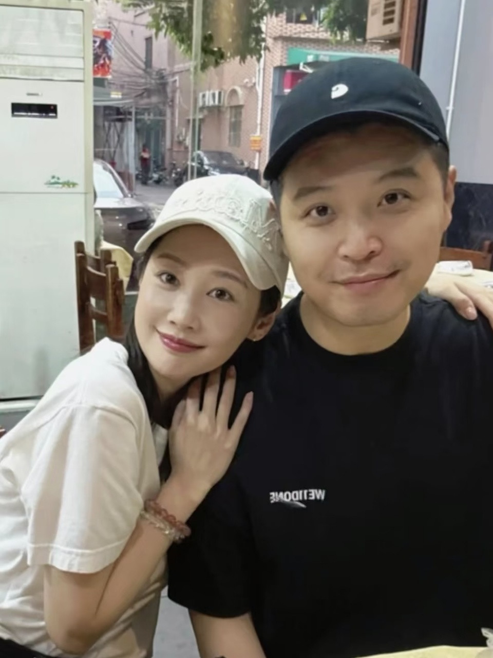 马頔不吃蒜是为了和李纯亲嘴牛肉汤配生蒜是心头好，可权衡过后，马頔果断放弃美食，直