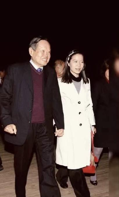 20年前杨振宁的婚姻预言，如今应验得让人泪目！“不管今天大家对我们的婚姻是
