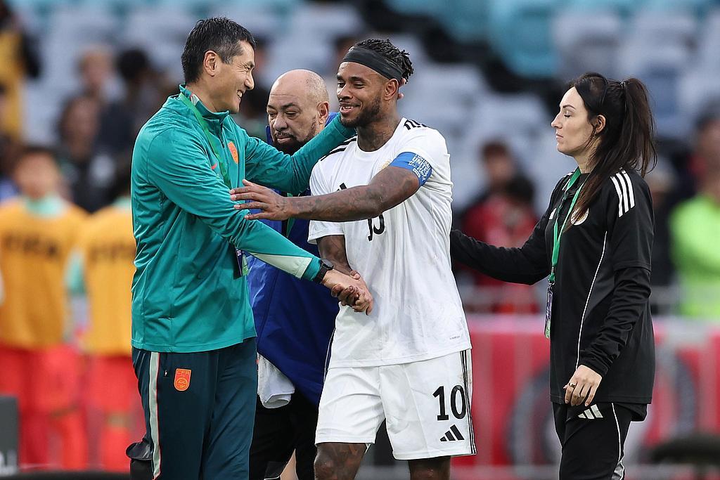 邵佳一在国足执教成就可能要超越里皮！国足主帅邵佳一赛后表示国足的路还很长！这场比