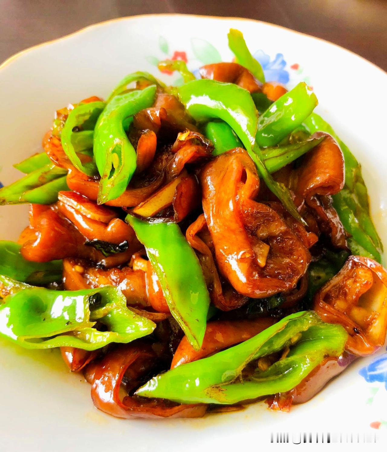 今天突然特别想吃青椒炒大肠，好像已经有一年多没吃过了。于是决定去以前经常光顾的“