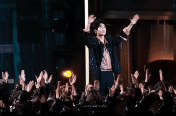 陈楚生已经连续三年参加湖南卫视的跨年晚会，失去的那些年都回来了！24年是《原来