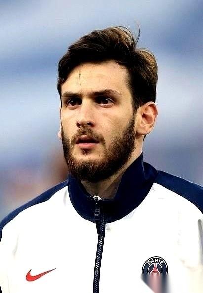 格鲁吉亚球星克瓦拉茨赫利亚最近的一番话，直接把阿森纳球迷的CPU给烧干了。面对