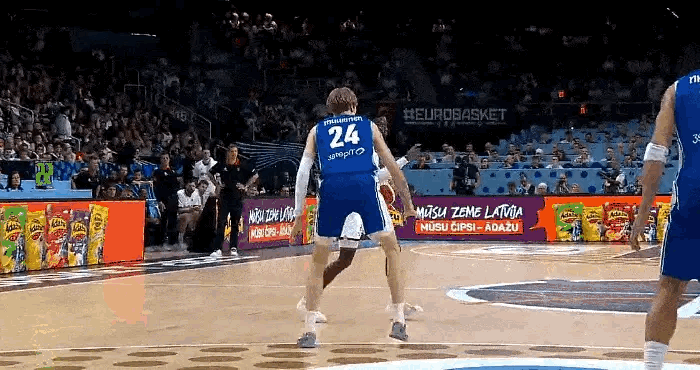 在NBA，你叫我小黑没问题，我不挑你的理，但是在国际赛场上，必须叫黑总！施罗