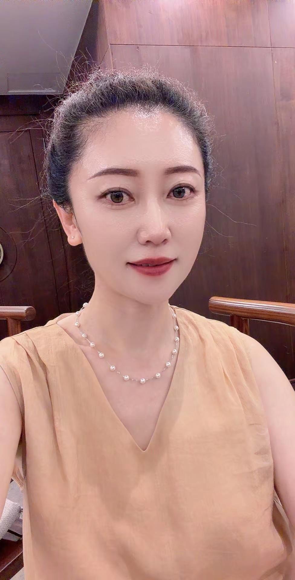 哭包小姐，展信佳张凌赫所有的强大背后都是长时间极度的压抑极度难挨的痛苦都是无数