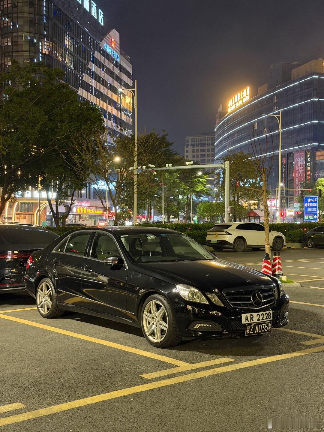 不知道为什么，老觉得W212前期大标看起来怪怪的…