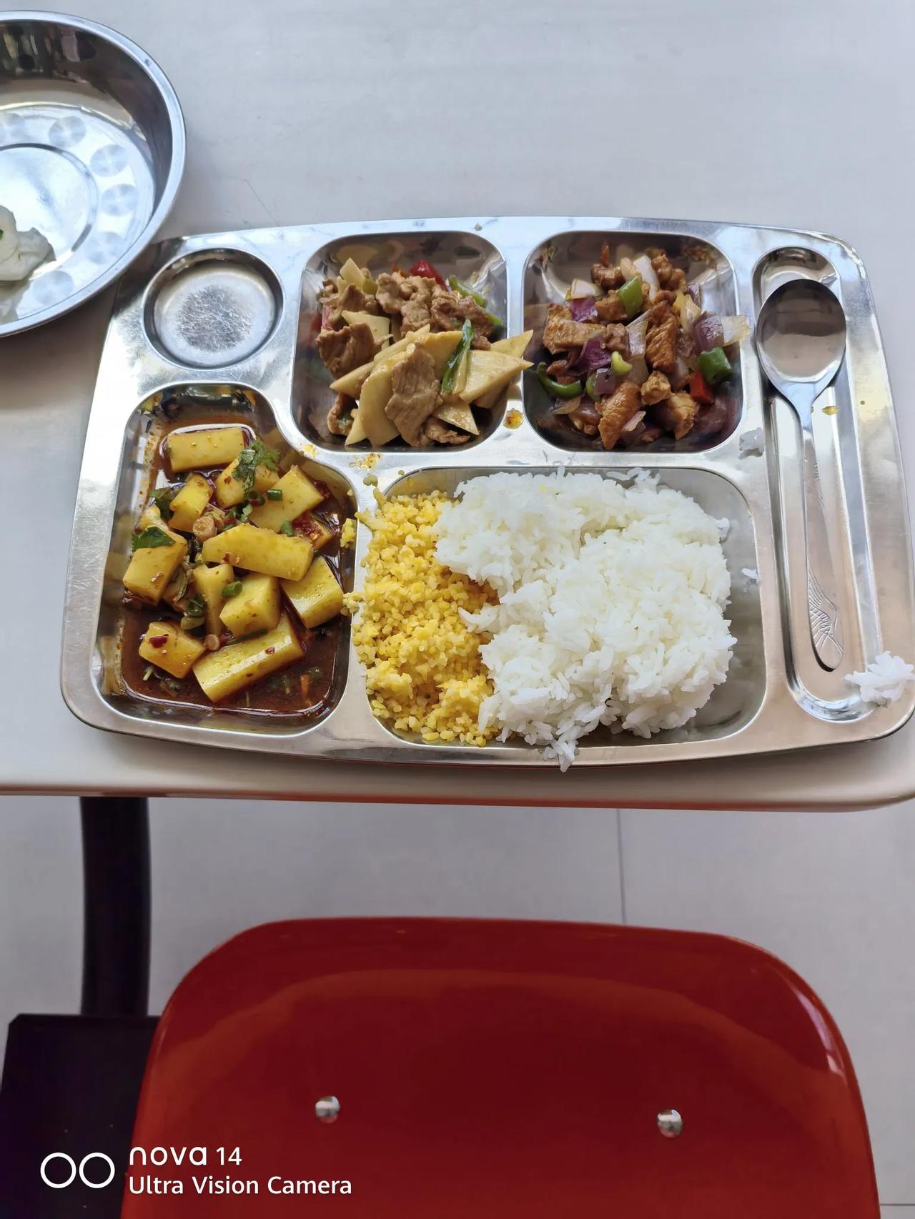 挑战在昆明一个月22天，只有300元的中午饭加早餐钱。今天中午饭11元，没超标