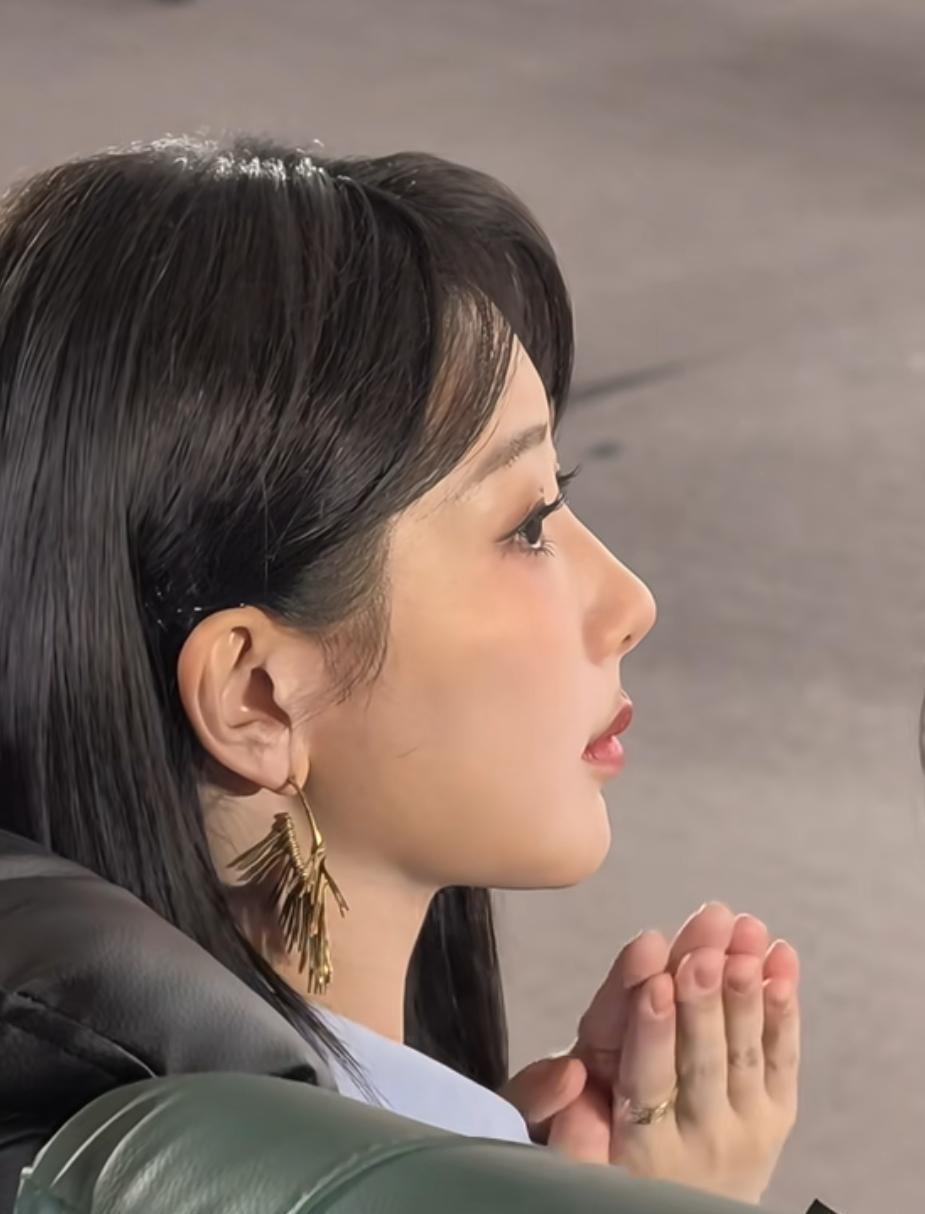 别再聊演技了，资本用真金白银告诉你，杨紫最值钱的，根本不是她的脸。她不是一个女