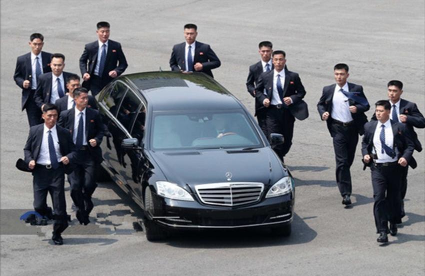 特朗普出访，贴身保镖谁安排？特朗普来中国访问，咱们肯定会提供安保服务，但不会