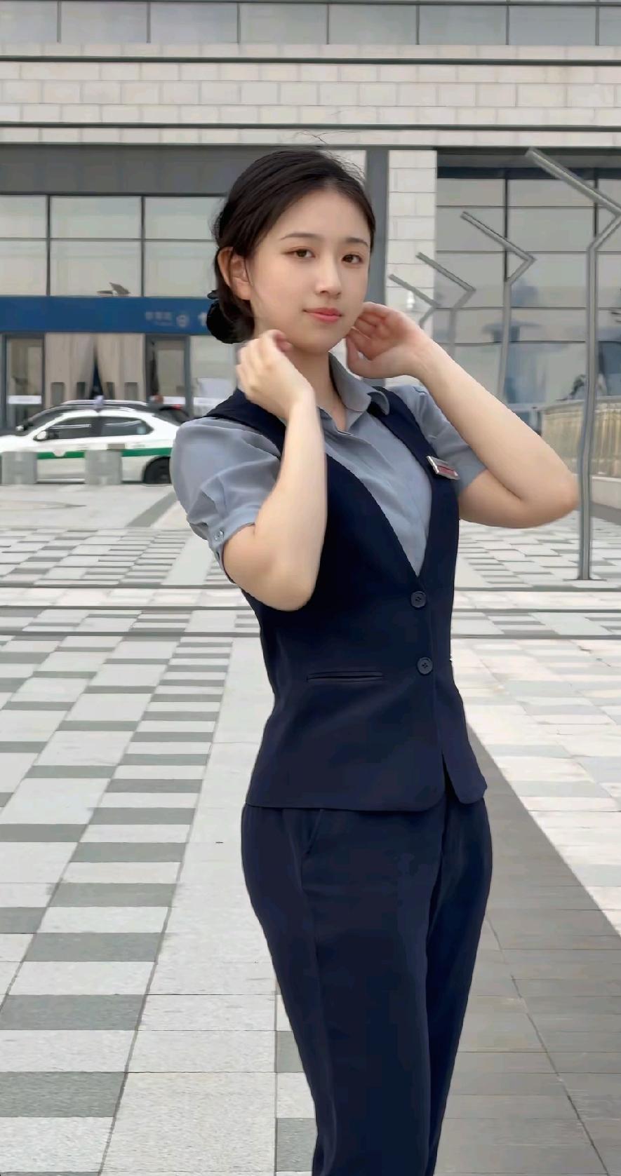 职业装美女的天花板。