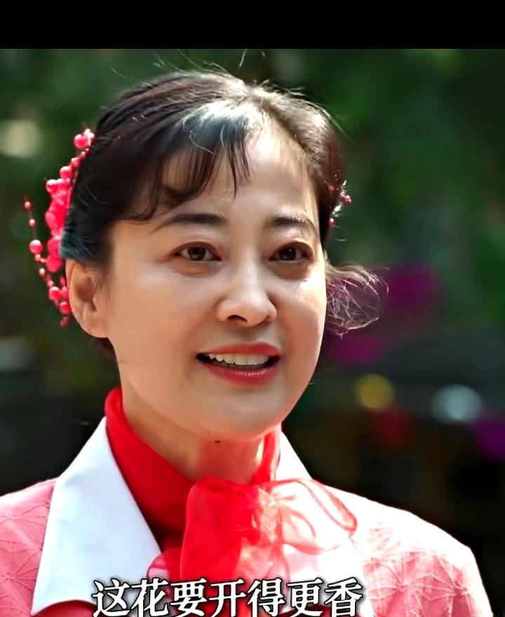 女明星都瘦成“纸片人”了，梅婷却敢“胖”着上镜。《父母爱情》里，她演的安杰结