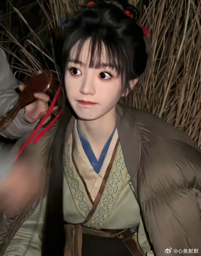 早年田曦薇遇黄晓明向她发出签约，她没有同意，选择了浩瀚星缘太明智了。​​​