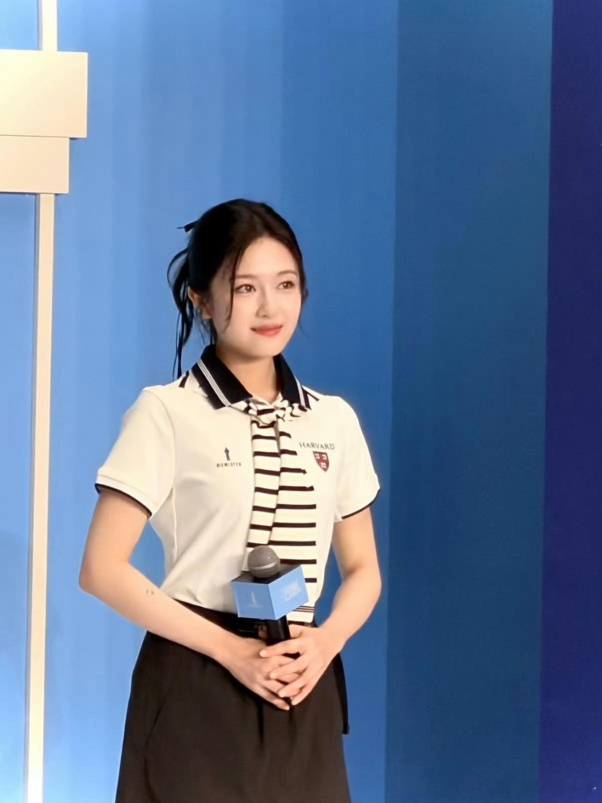 李兰迪这种我上学高低暗恋三年满满温柔学姐感扑面而来，李兰迪也太有学姐气质了吧，明