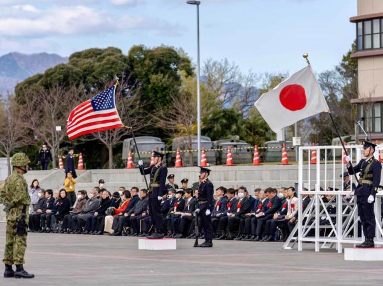 再搞动作！美军试探扩权无底线日方敢说半个不吗据星条旗报12月28日消息，