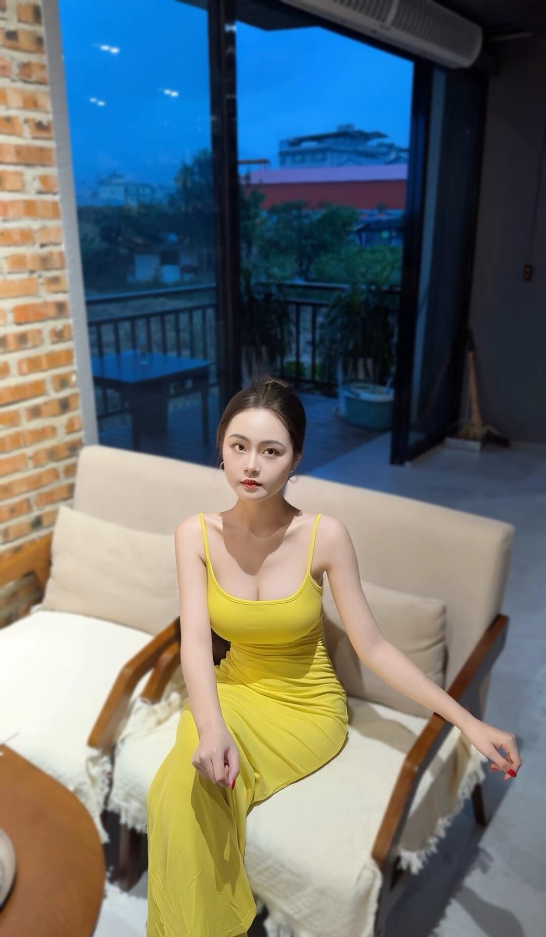 优雅黄裙，静享黄昏时光🌅✨