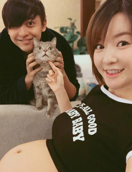 小燕子”李晟怀孕游泳, 孕期状态好, 医生: 怀孕不建议游泳
