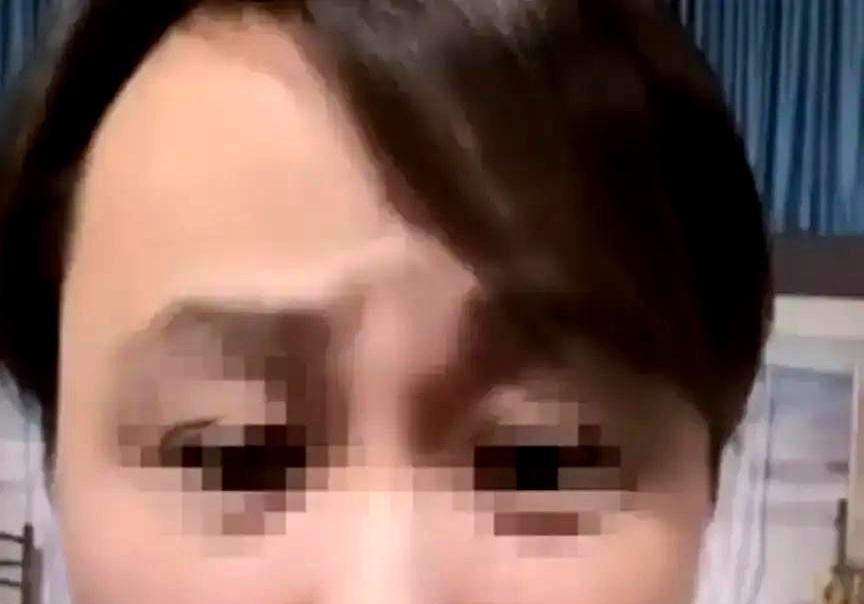 狐假虎威？郭德纲的刀锋落下，闫某某的直播间一夜空了四成。抬杠博眼球的嘶吼，挡