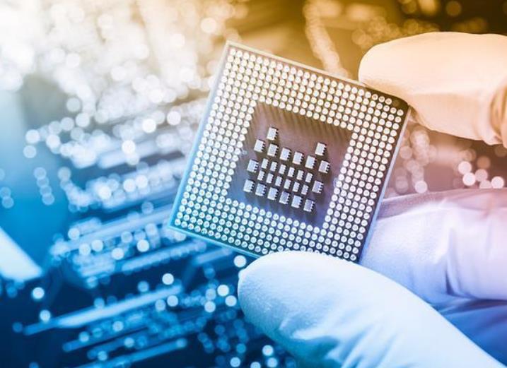 美国要慌了？中国芯片出口大增73%，加速在海外抢美企饭碗？