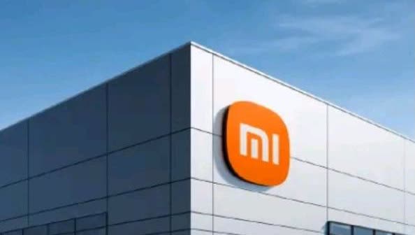 小米SU7仍有约14-18万辆订单未交付‌，交付周期延长至8个月。现在小米Y
