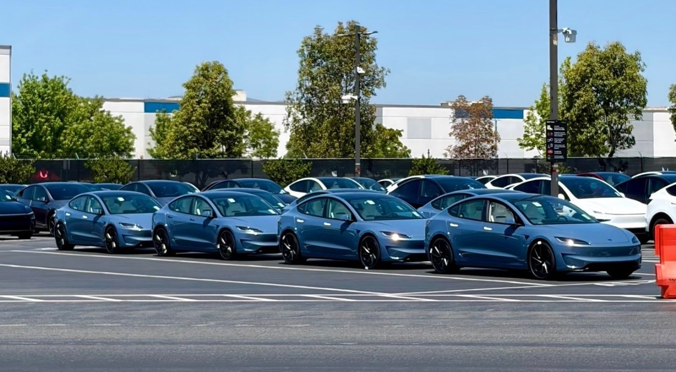 Model3全新配色在美国上架，这颜色好看吗？
