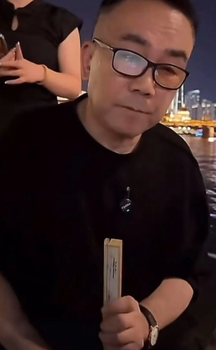 杨少华的遗产分配，终于尘埃落定了!杨议在直播间先说老爷子留了4亿现金，哥四个一