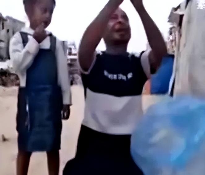 没想到宗教的影响竟然那么强大！许多中东难民，拿到中国千辛万苦送去的救援物资，第一