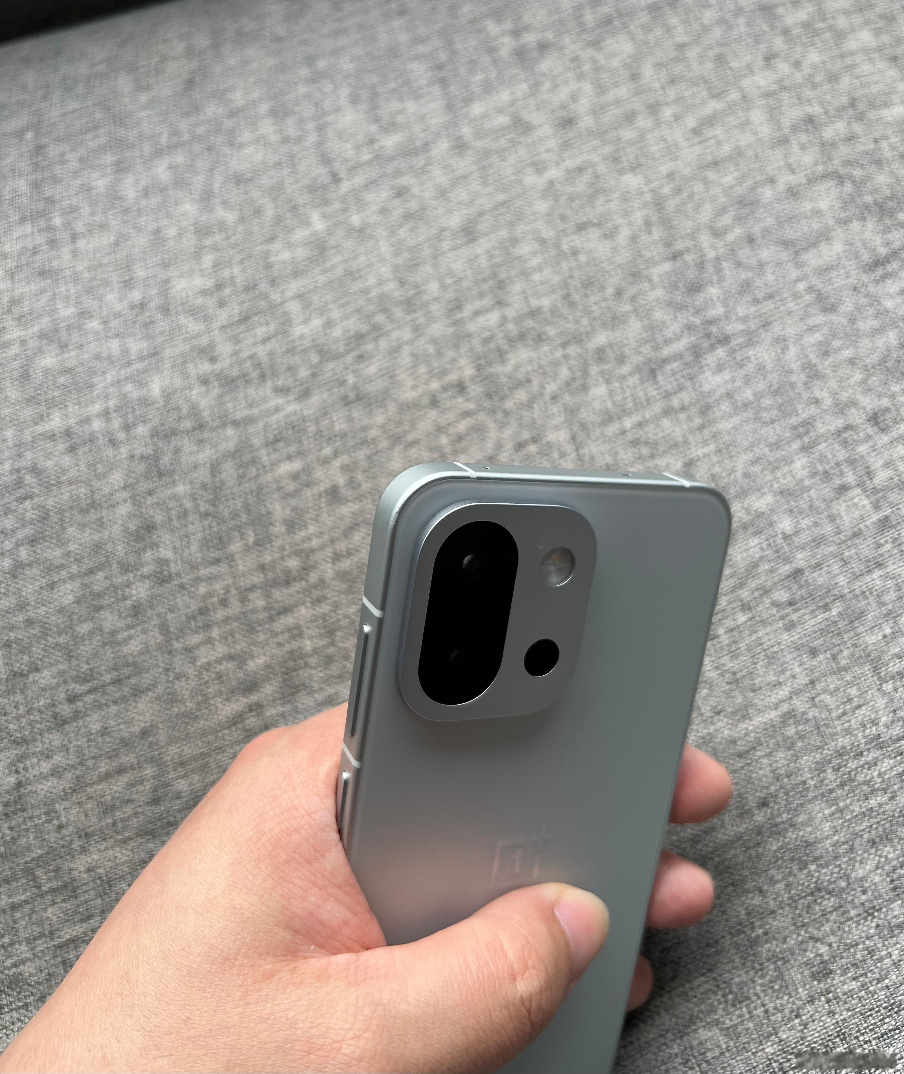 一加13T16+1TB白色，屏幕完美，中框细微磕碰(见图6)，电池效率99，全