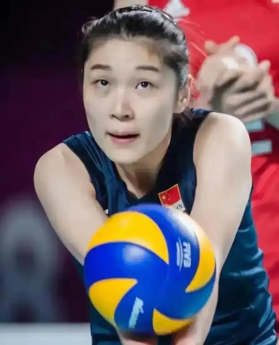 山东女排又崩了！昨晚2-3输给江苏，决胜局连送4个发球失误，19分被逆转。