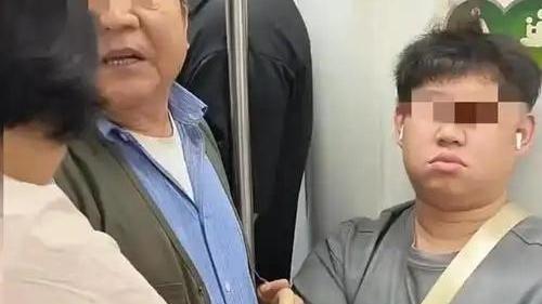 深圳地铁上的“规矩”前些年初来深圳，从深圳北站一下火车，女儿接