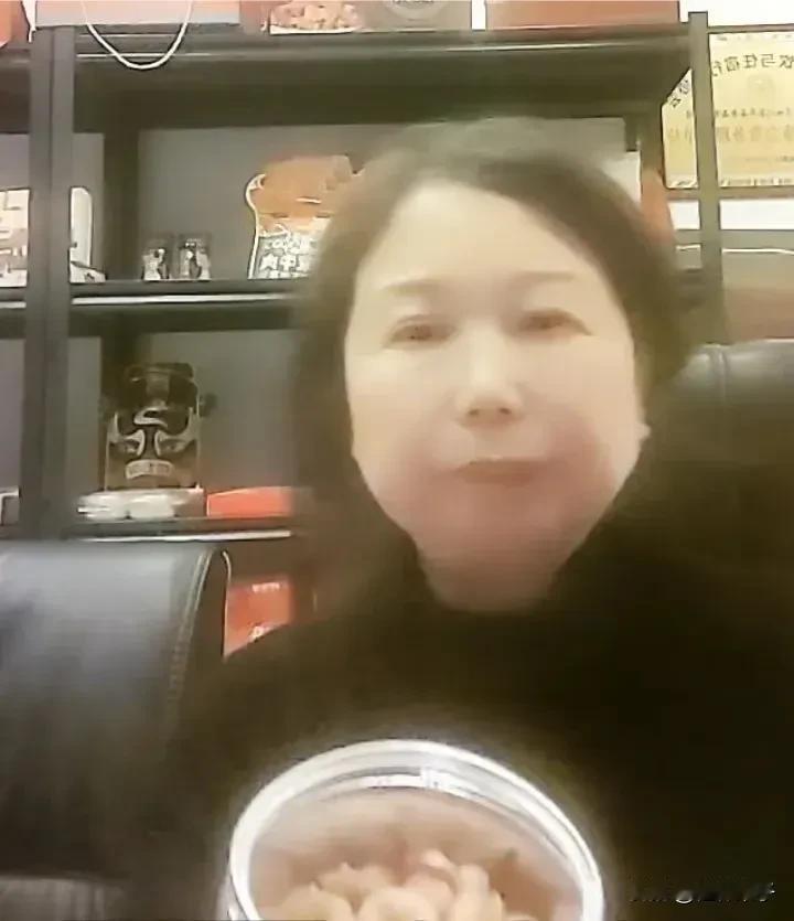 马户再度力挺老杜！出示缴费单和出生证明，别说要50W，要5千W也不过份！