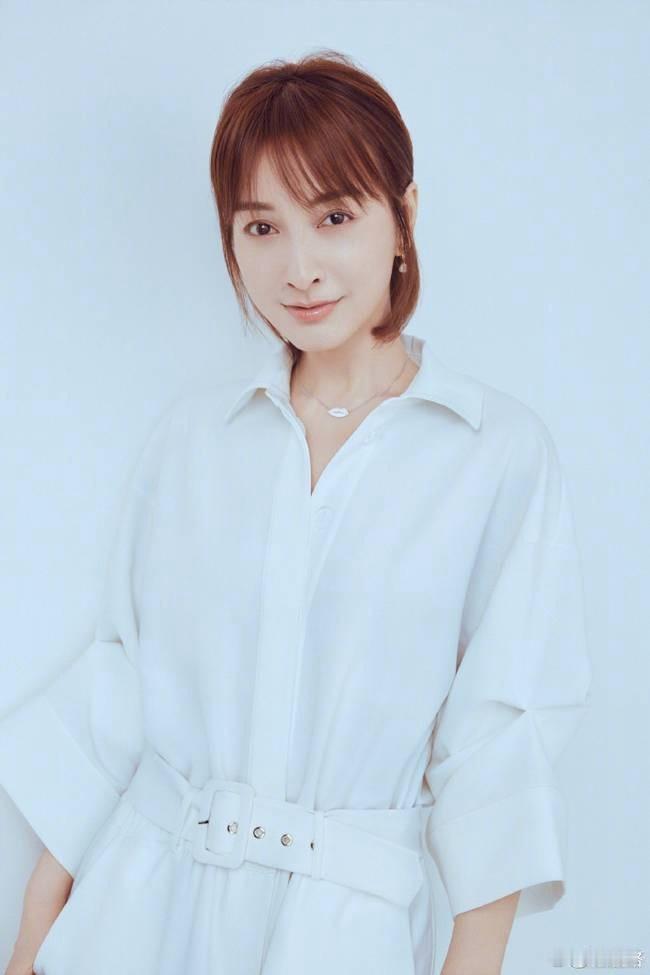 这样的话大家听听就行了吴昕早就已经财务自由了，羡慕她的大女主人生表面上她在快乐大