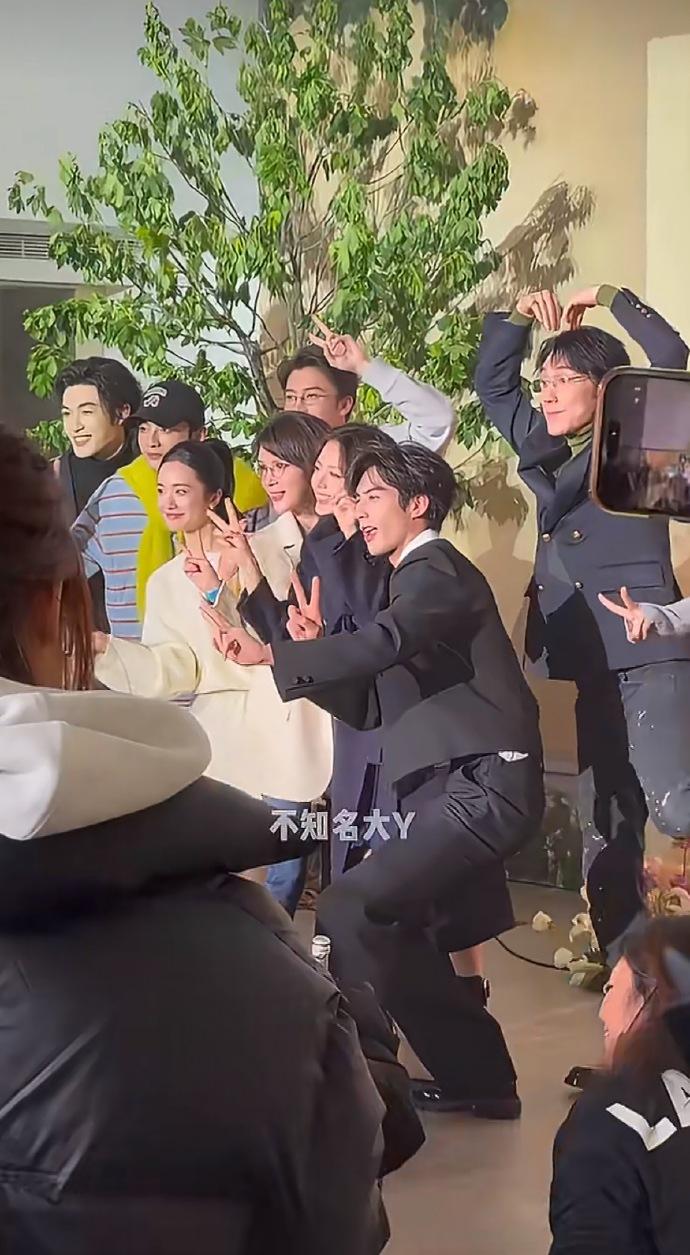 我父才不会说什么苹果箱我父只会弯膝盖配合我母松尾绒真男人龙麦​