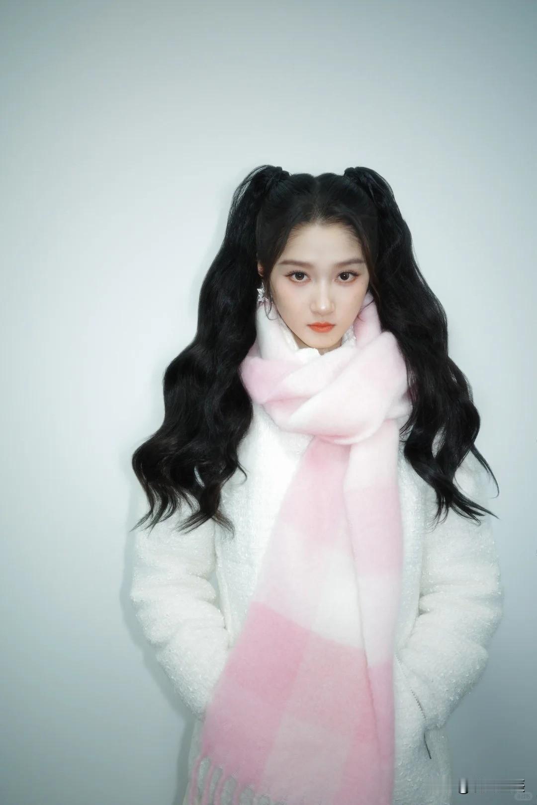 新年flag都看了吗？关晓彤的愿望清单里没有“恋爱”，只有“好好演戏、多学习