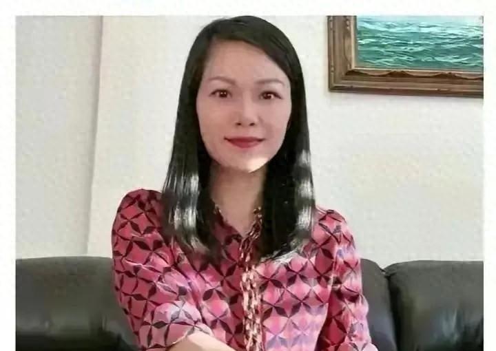 2024年，中国知名美女作家称在国内压抑不自由，让她活不下去，因此她抛弃了家人，