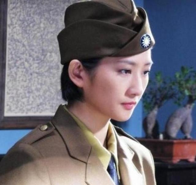 1938年，41岁戴笠借口加班，把秘书余淑衡，带到了卧房，戴笠递给她一杯咖啡：“