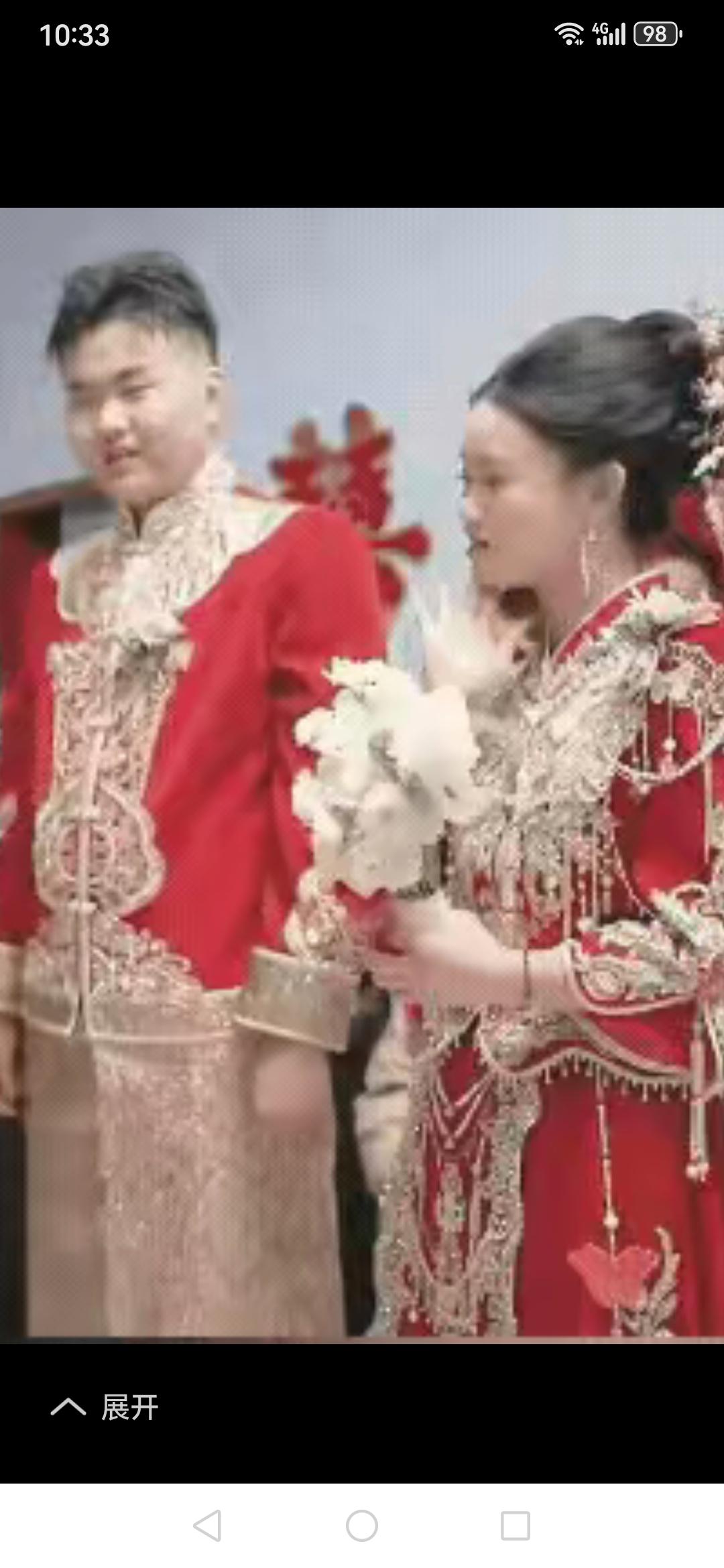 小伙子迎亲的时候，丈母娘考试女婿，提出了一个棘手的问题：丈母娘漂亮，还是媳妇漂亮