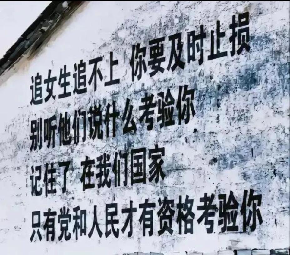 现在的社会已和以前大不一样了,男的能追说明看中女的了,女的应适当配合,千万不要做