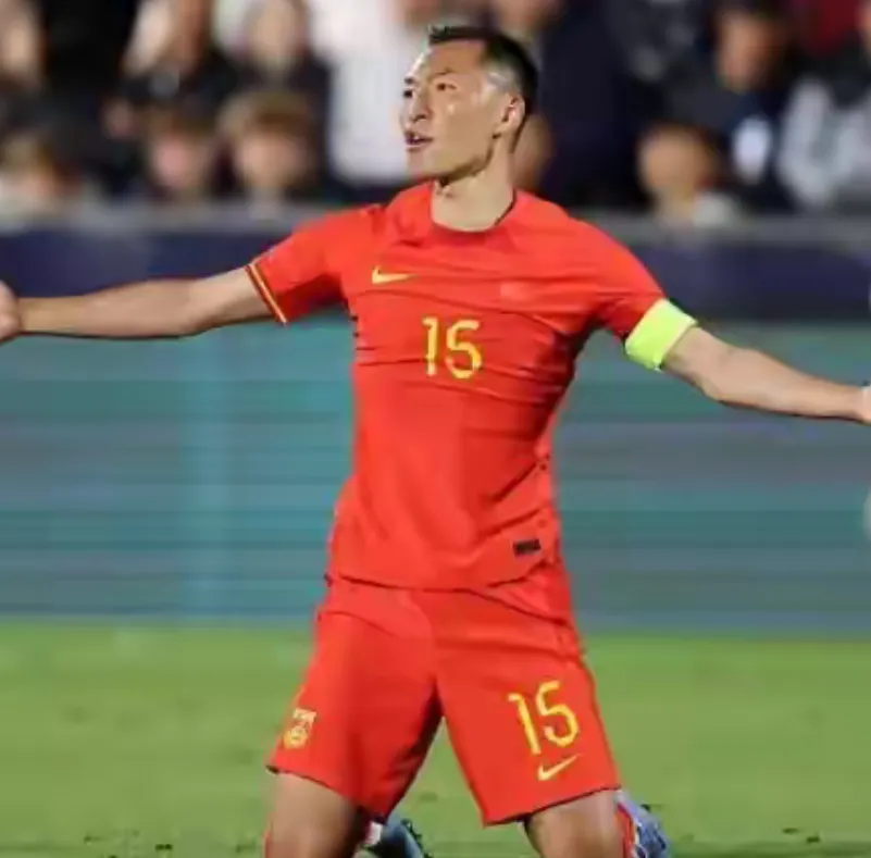 亚运会首战中国队2-1朝鲜[玫瑰]9个没想到[烟花]1、没想到，国足3名超龄球员同时首发！三名超龄球