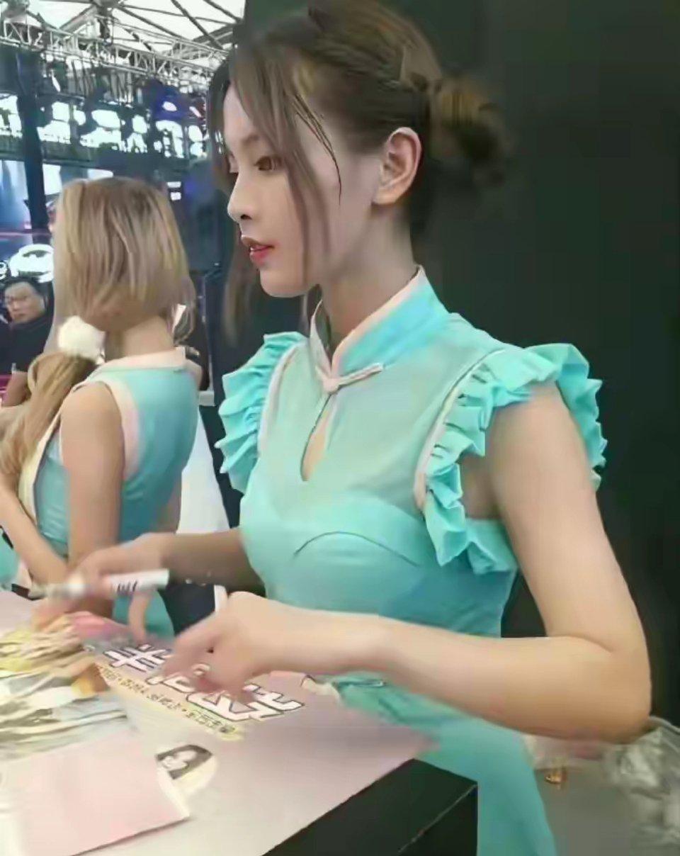 早期的杨超越，充满了灵气与稚嫩