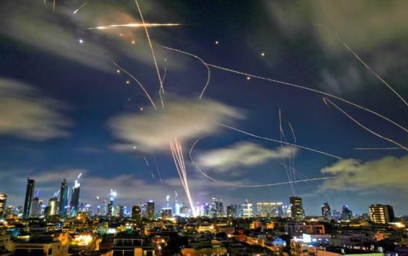 有人曾问伊朗为什么不打击美国本土，最浅的一层原因，是距离太远，伊朗到美国本土横跨