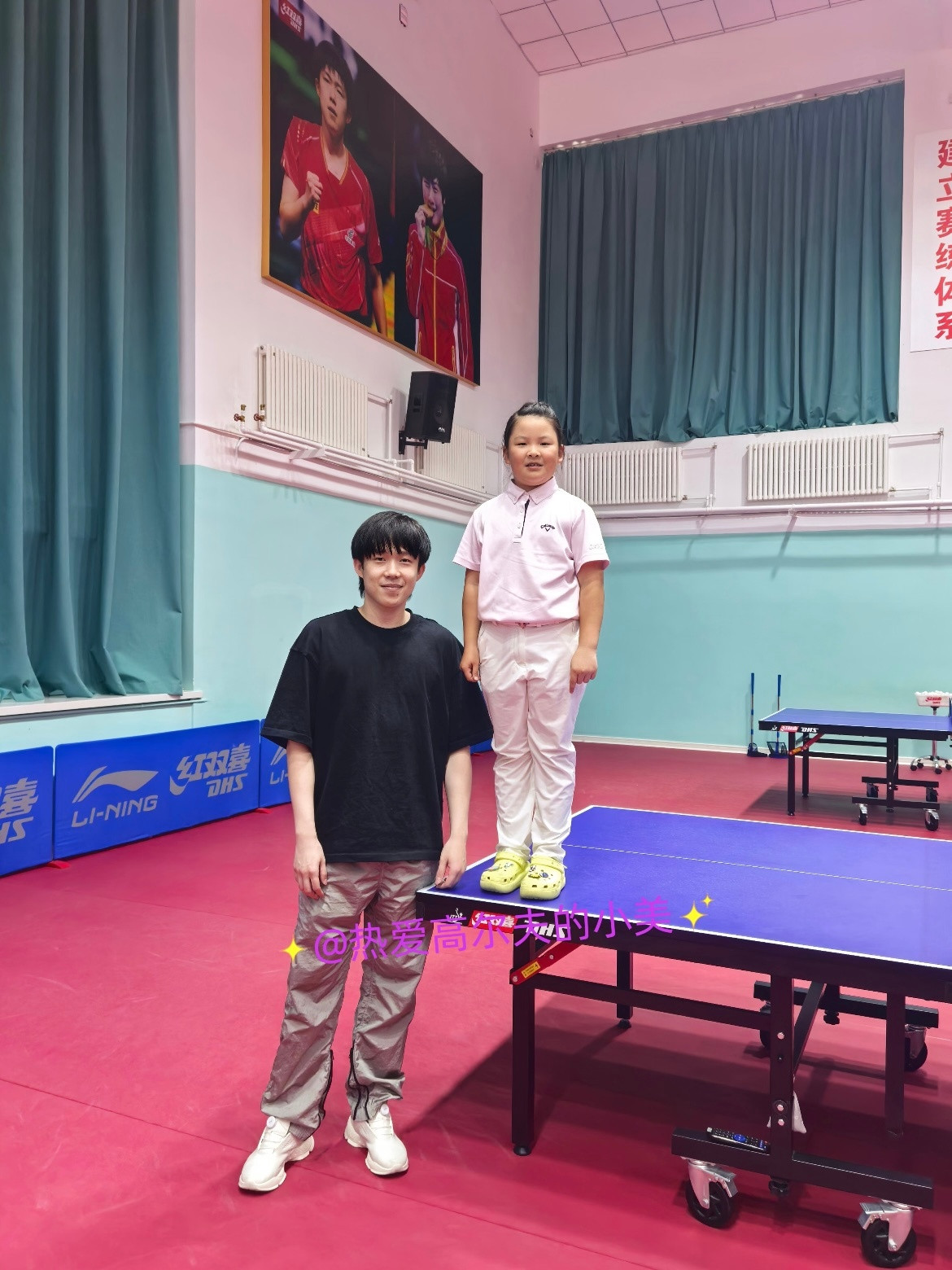 我不行了啊哈哈哈哈这张拍的好好笑就这样比汪汪哥高了小朋友😼😼